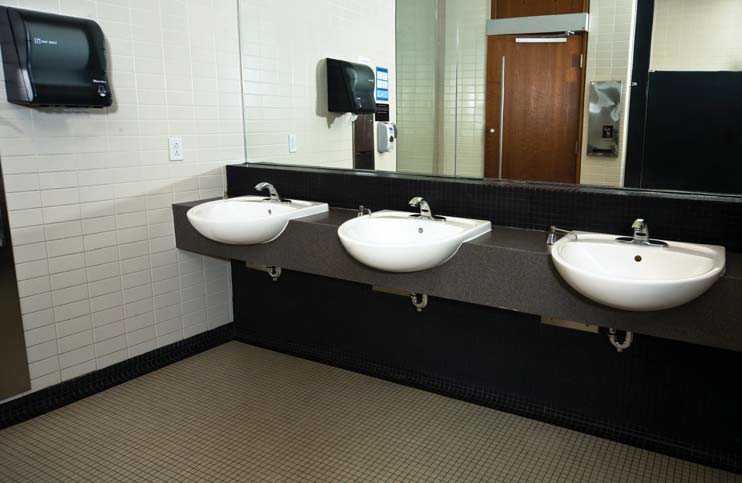 An example of good colour contrast in a washroom.